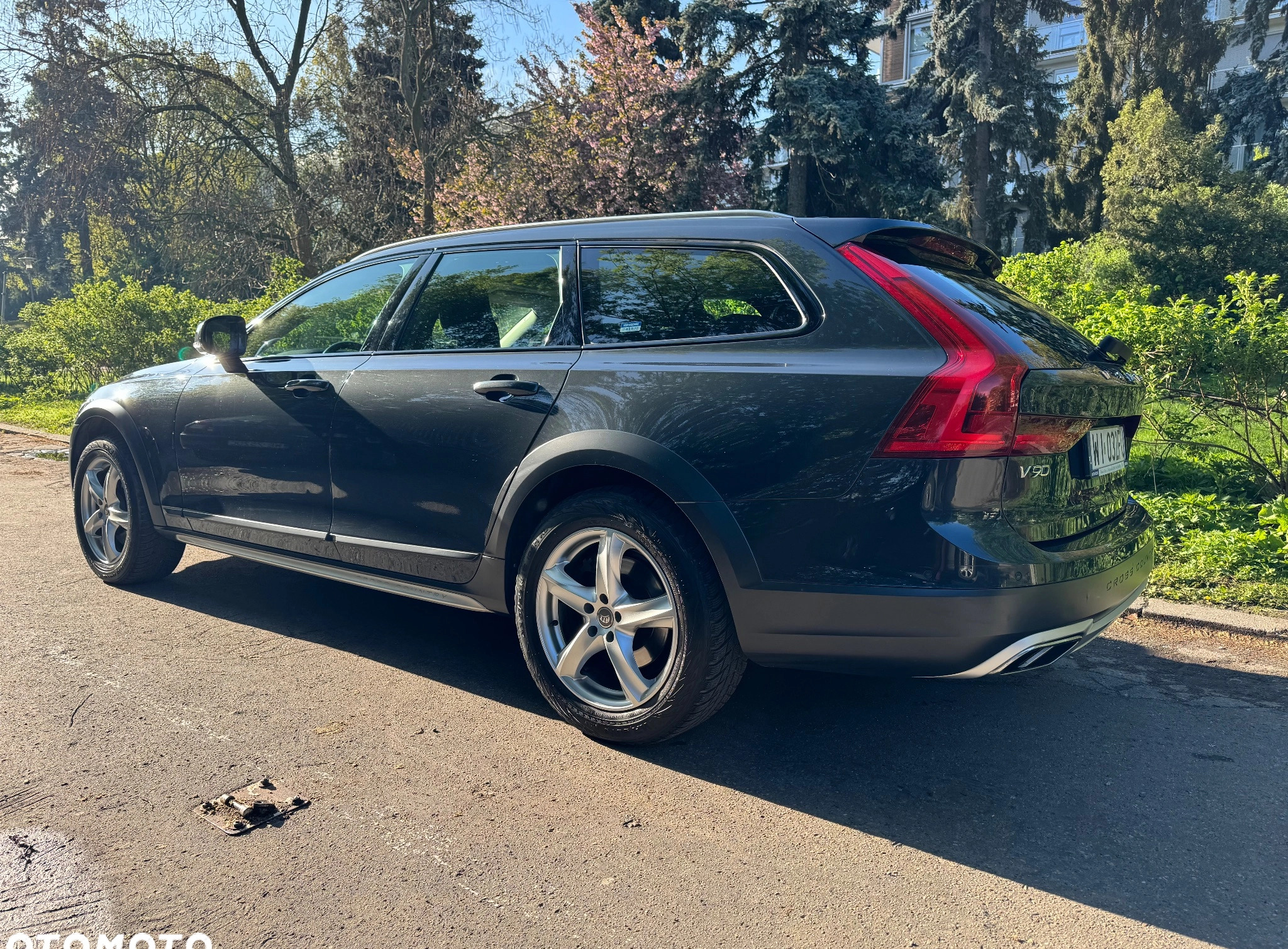 Volvo V90 Cross Country cena 129000 przebieg: 154500, rok produkcji 2017 z Warszawa małe 154